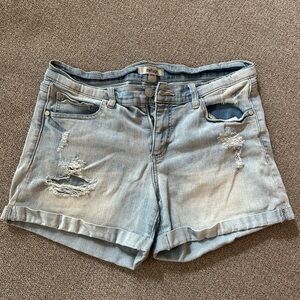 Refuge Women’s Size 10 Distressed Light Wash Jean Shorts